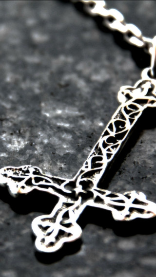 Cross black surface chain metal - dionisiu free wallpaper for mobile