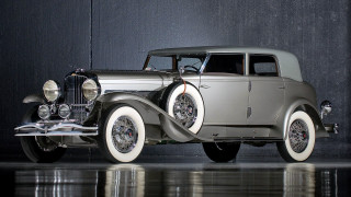 Old model car dark room 2 - an old model car free wallpaper for desktop