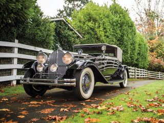 Old car driveway white fence - an old car free wallpaper