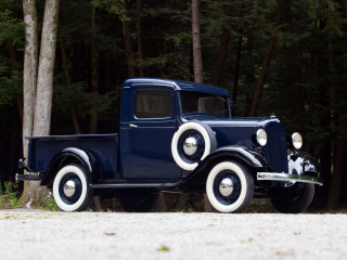 Old blue truck forest gravel - a white dot free wallpaper