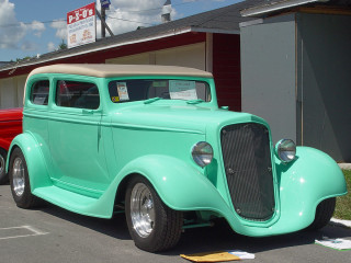 Green car parking lot red - dee whitcomb free wallpaper