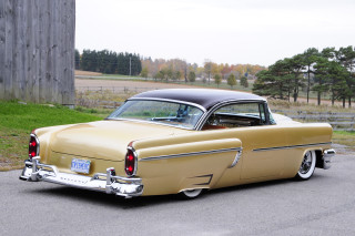 Classic car parking lot wooden - a classic car free wallpaper