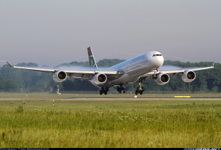 Jetliner takeoff smoke runway military - an airport runway free wallpaper