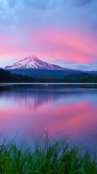 Mountain lake pink sky neo - a pink sky in the background free wallpaper for mobile
