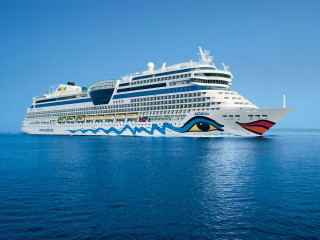 Cruise ship ocean blue sky 5 - a large cruise ship in the middle of the ocean free wallpaper