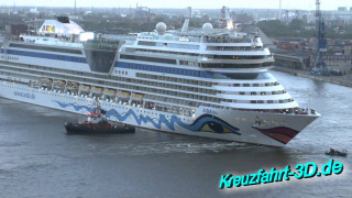 Cruise ship tug boat cityscape - a large cruise ship free wallpaper