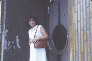 Woman white dress brown purse - gutai group free wallpaper for desktop