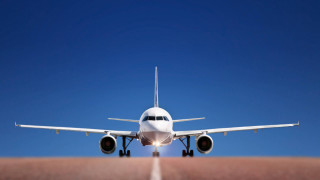 Jetliner flying blue sky runway 6 - turnaround free wallpaper for desktop