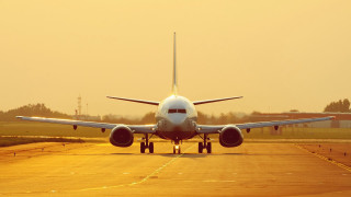 Jetliner airport runway sunset dawn 2 - top of an airport runway free wallpaper