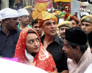 Indian traditional garments crowd city - traditional free wallpaper