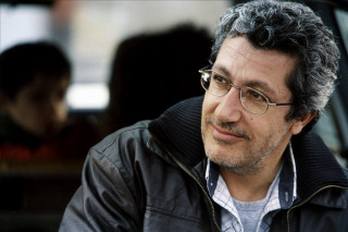 Man glasses sitting car serious - the side with free wallpaper