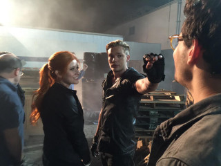 Man woman room people looking - a man and woman free wallpaper