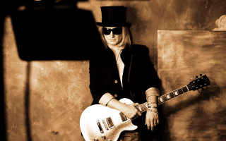 Man top hat sunglasses guitar - eric taylor free wallpaper