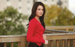 Woman red top deck brown - chase stone free wallpaper