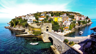 Small island bridge boats town - panoramic view free wallpaper