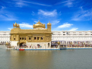 Large building golden dome water 2 - top of its free wallpaper