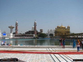 People pond building golden dome - panoramic view free wallpaper for desktop
