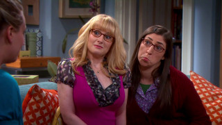 Women couch face expression funny - a face free wallpaper for desktop