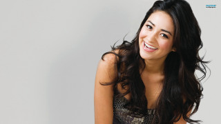 Araceli gilbert smiling black dress - a gold free wallpaper for desktop