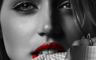 Woman red lipstick paper mouth - a piece of paper free wallpaper