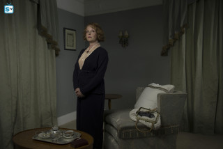 Woman livingroom chair coffee candle - a living room next free wallpaper