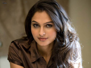 Woman long hair posing cell - a brown shirt free wallpaper