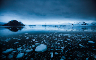 Large body of water ice 3 - a large body of water free wallpaper