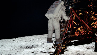 Man moon ladder white suit - free space wallpaper