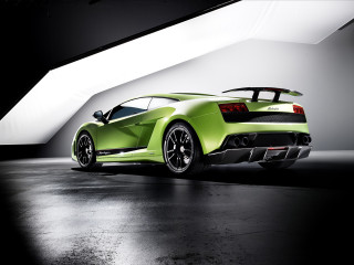 Green sports car dark room 9 - a white wall behind free wallpaper