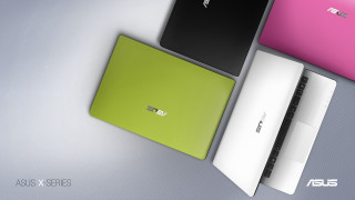 Laptops group table white background - a white background free wallpaper