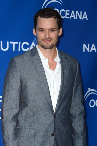 Man suit white shirt event - an event free wallpaper