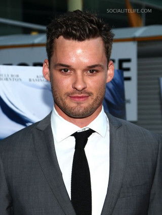 Man suit tie smiling party 3 - mannerism free wallpaper for mobile