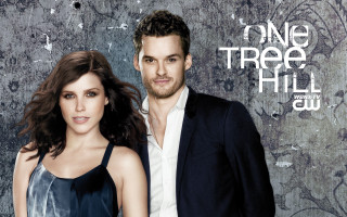 Man woman standing wall tree - a wall free wallpaper for desktop