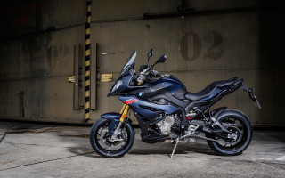 Motorcycle parked building sign no - dom qwek free wallpaper for desktop