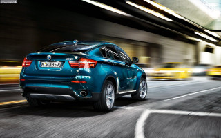 Blue bmw suv city night - motion free wallpaper for desktop