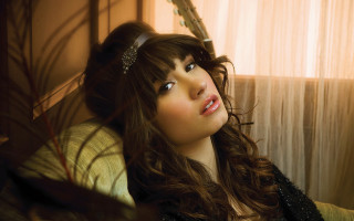 Woman long hair headband looking - seductive look free wallpaper for desktop