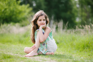 Little girl sitting grass arms - a little girl free wallpaper for desktop