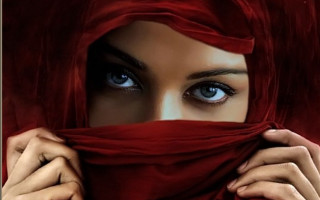 Woman blue eyes red scarf - realistic eye free wallpaper for desktop