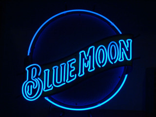 Neon sign blue moon circle - a banana free wallpaper