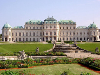 Large building fountain flowers front - a fountain in front free wallpaper