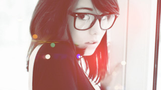 Woman glasses reflection mirror blurry - glass free wallpaper for desktop