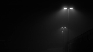 Street light foggy background fence - noir free wallpaper
