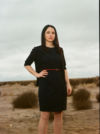 Woman desert black dress red - serial art free wallpaper for mobile