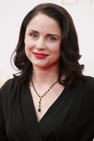 Woman necklace black dress red - a red lip free wallpaper for mobile