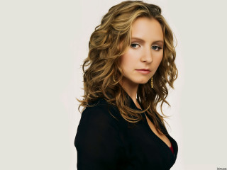 Woman longhair blackshirt portrait jewelry - carey morris free wallpaper