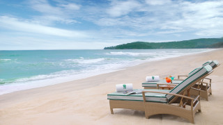 Bascove beach ocean lighthouse scenery - a chair and a table free wallpaper for desktop