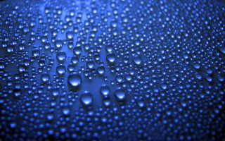 Water droplets blue surface city - a close up of water droplets free wallpaper
