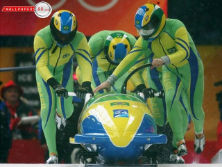 Men snowmobile race track crowd - a group of men free wallpaper