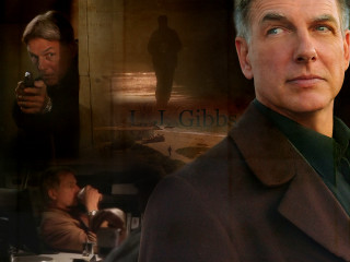 Bald man coat cellphone restaurant - a restaurant free wallpaper for desktop