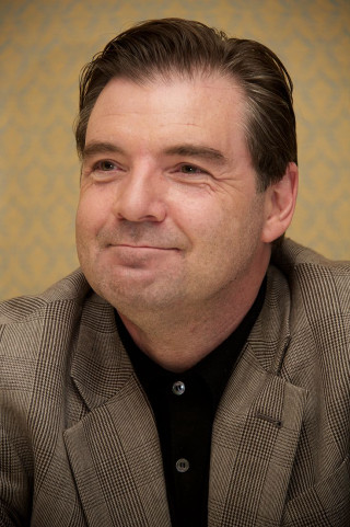 Man suit black shirt smiling - thierry doizon free wallpaper for mobile